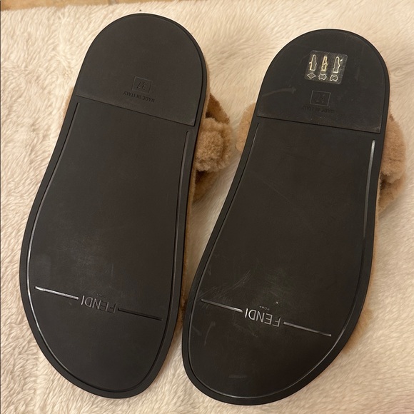 Fendi Fur Sandals NWT - Picture 4 of 4